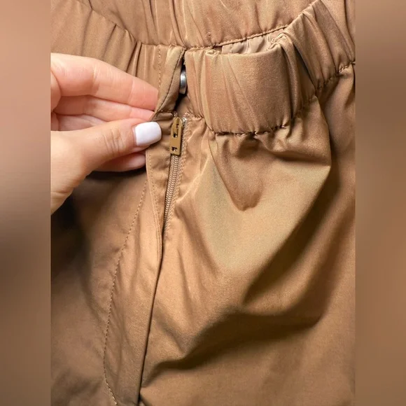 Aritzia - Emerson Pant Slick Matte Twill Mid-rise Parachute Pants - Picture 9 of 14